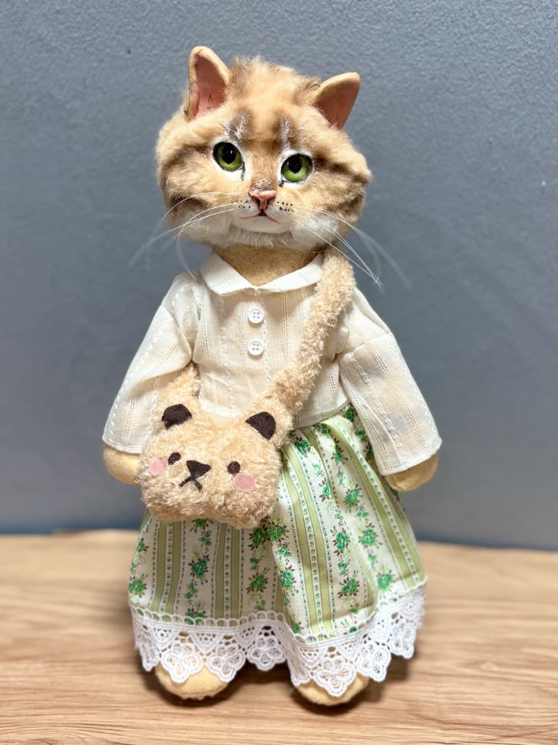 A 緑スカート茶トラ猫のアートドール 【ハンドメイド】猫 ぬいぐるみ