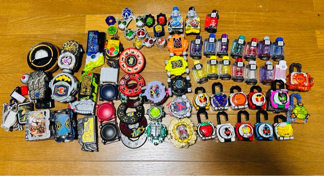 仮面ライダーベルト　セイバーGPロックシード　GPフルボトルなど250個以上山売