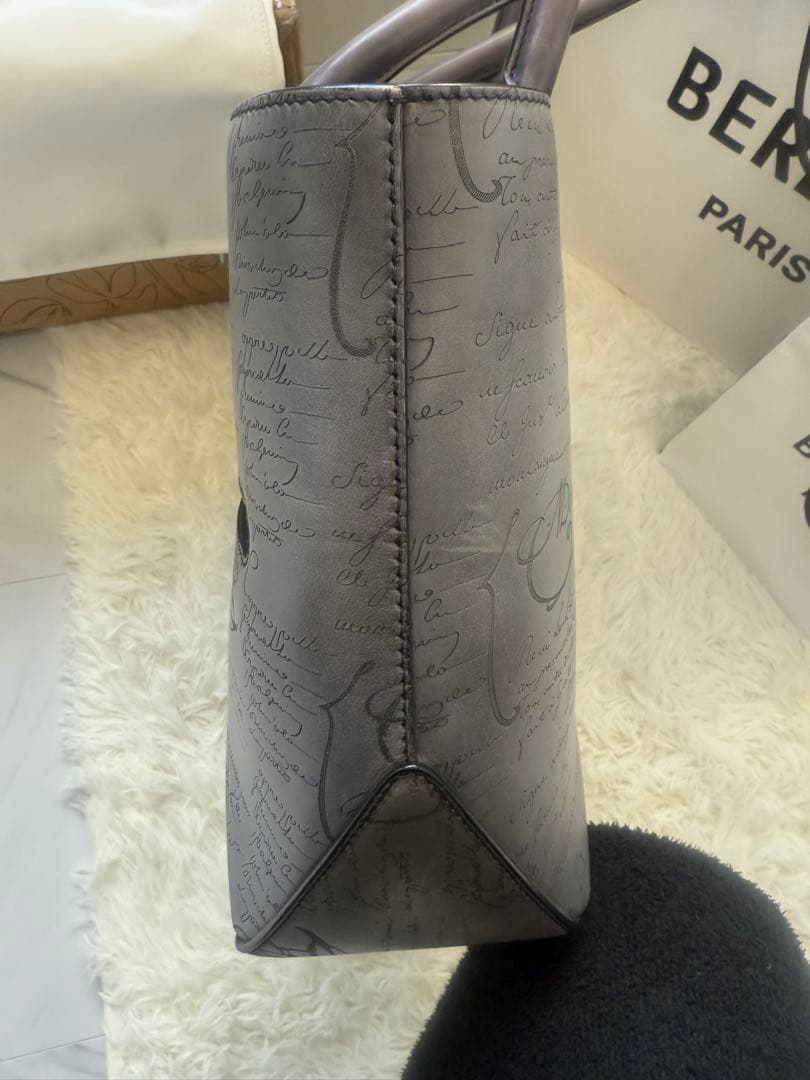 美品 Berluti ベルルッティ チャーム付