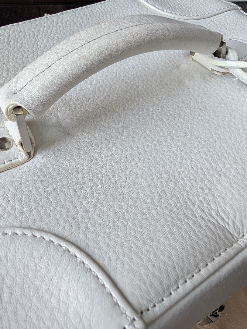 FOXY ホワイトレザー バニティケース