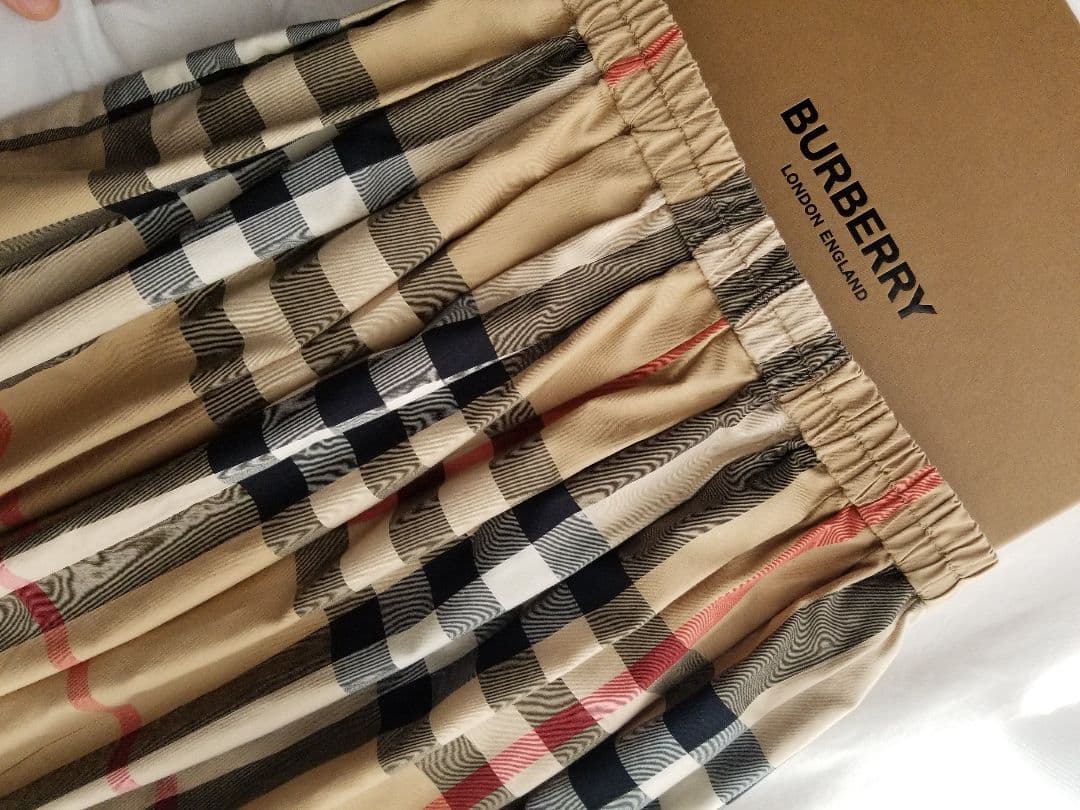 バーバリーキッズスカート 未使用近 美品 ノバチェック ベージュ140前後