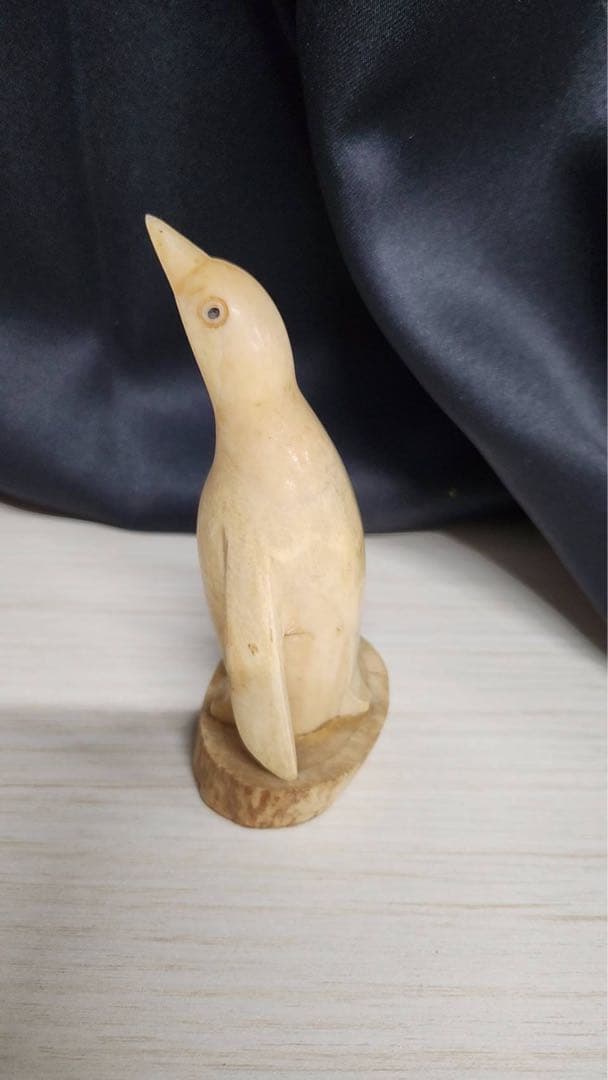マッコウクジラ 歯 鯨歯 135.7g 置物　ペンギン