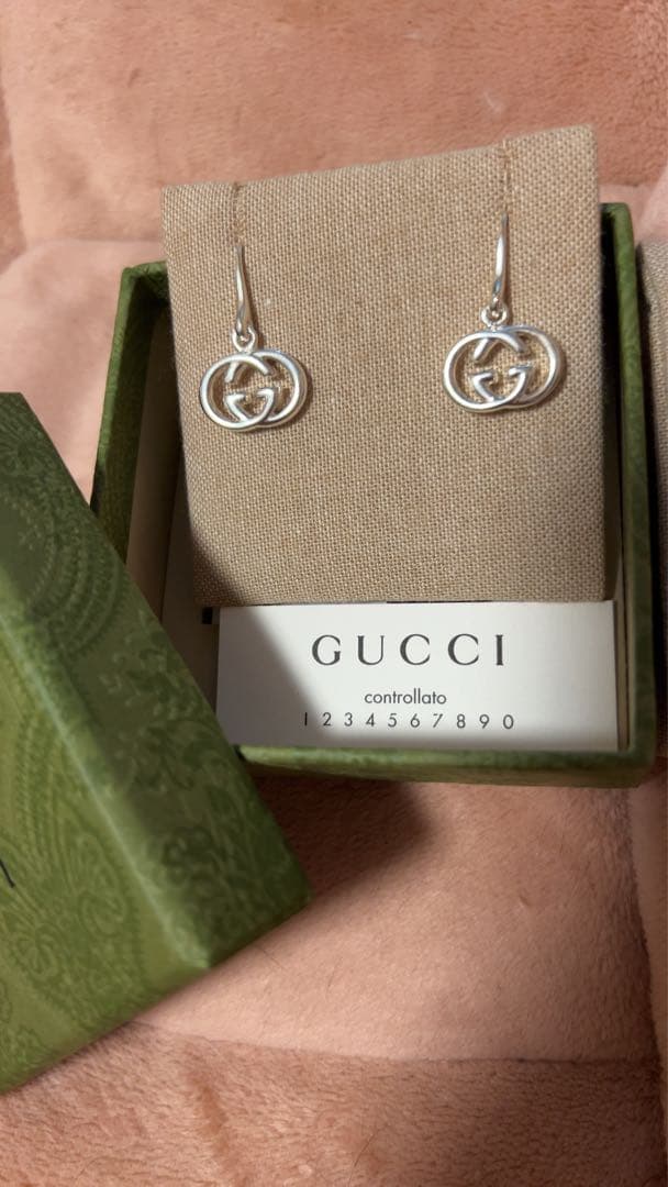 ＳＱ　　　GUCCI シルバー ダブルGロゴピアス GUCCI ダブルGロゴ シルバーピアス