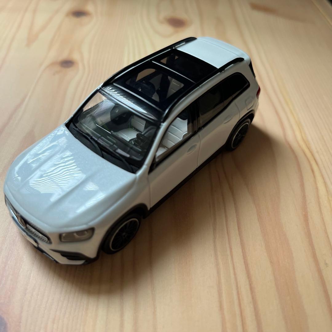 Mercedes-Benz GLB ミニカー ホワイト 1/43