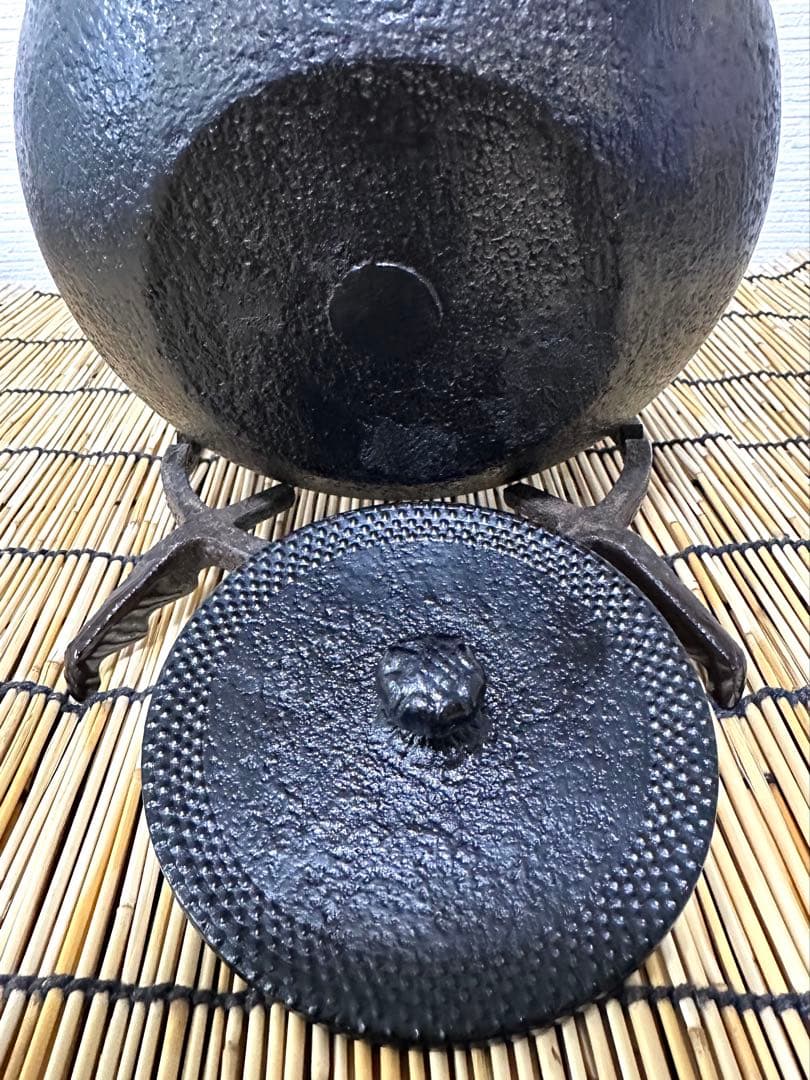 未使用品、供箱、付属品付 南部虎山工房前田知行造 宝珠型 南部鉄瓶