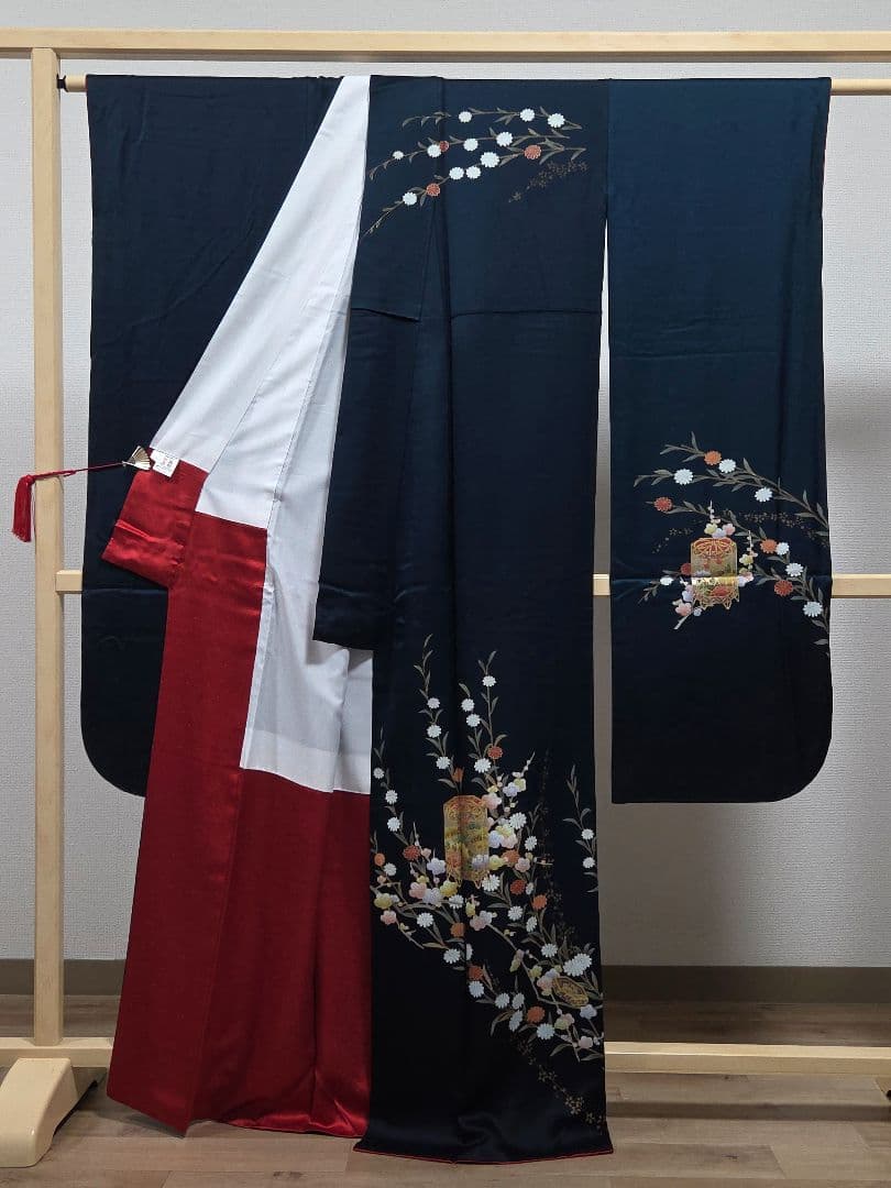 B◇着物くつろぎ 貝桶に花模様 金彩 褐返色 袷 正絹 振袖