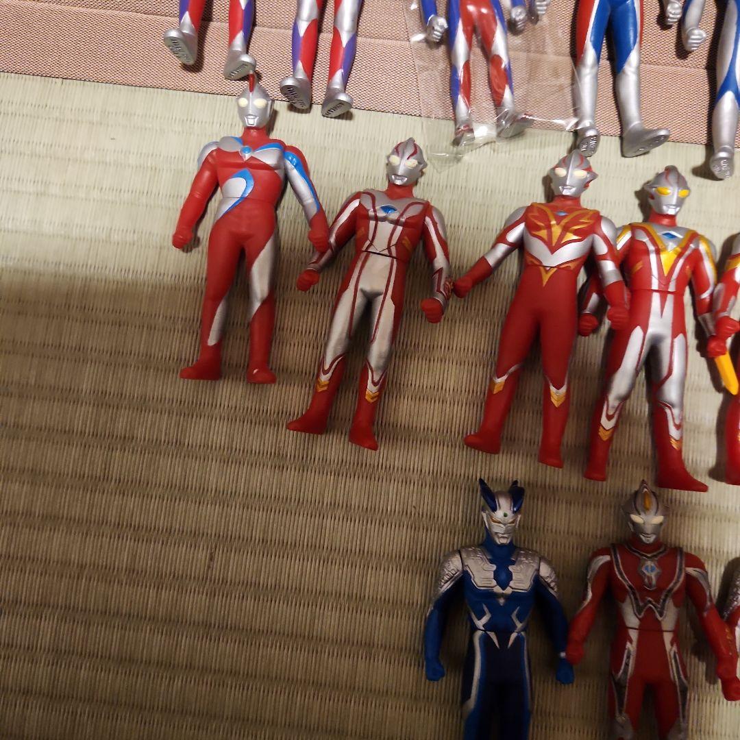 ウルトラマンフィギュア 30体セット　戦闘機付き