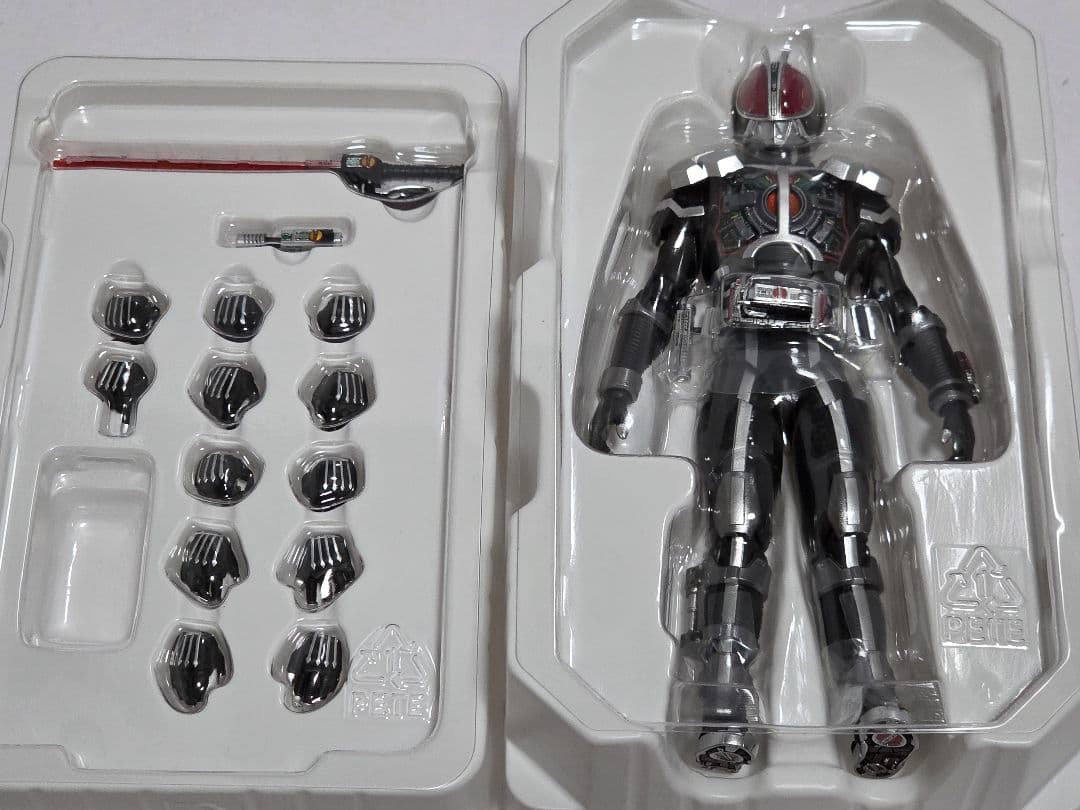 S.H.Figuarts 真骨彫製法 仮面ライダーファイズ　アクセルフォーム