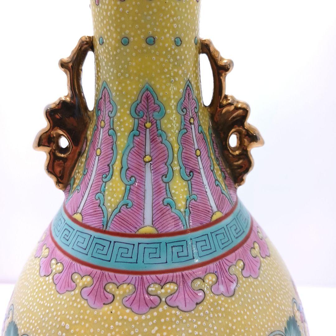 Y2374 中国 大清乾隆年製 粉彩 黄地粉彩双耳花瓶 壷 高さ26.7㎝