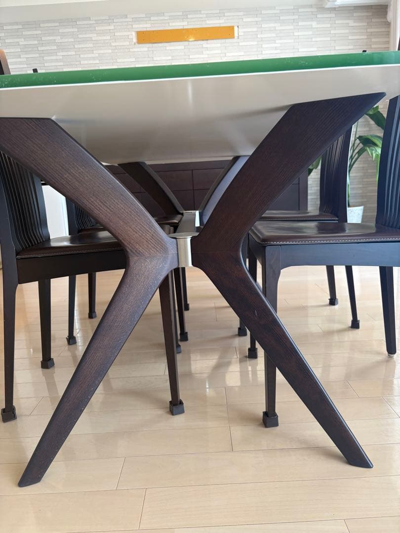 カリガリス　トーキョー　ガラス天板　ダイニングテーブル