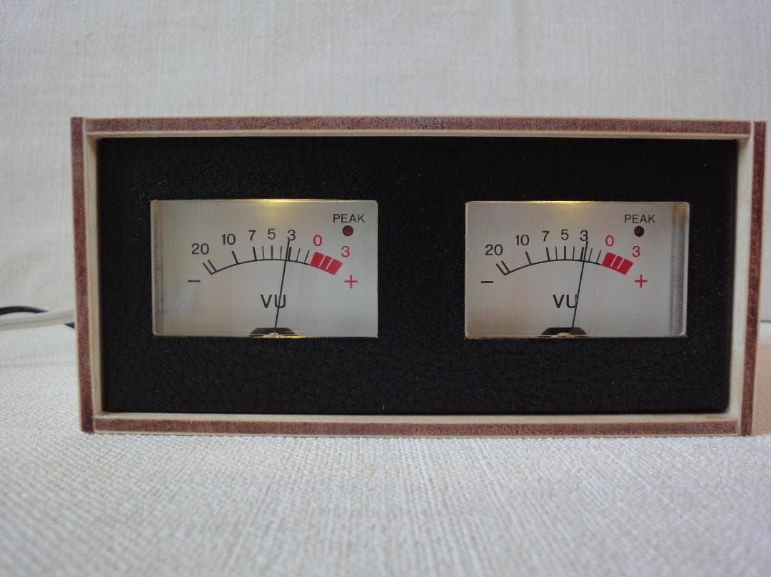 自作 ステレオVUメーター90号機(ピーク表示機能LED付)