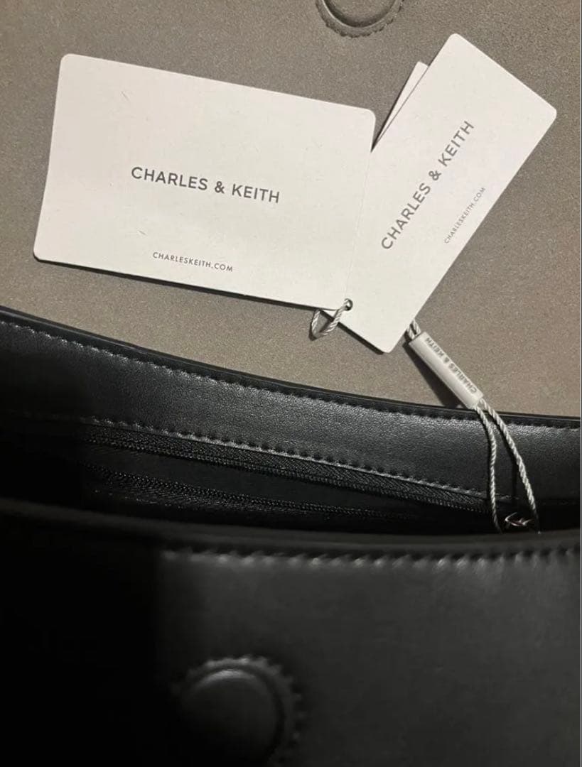 タグ付き　チャールズアンドキース　ショルダーバッグ