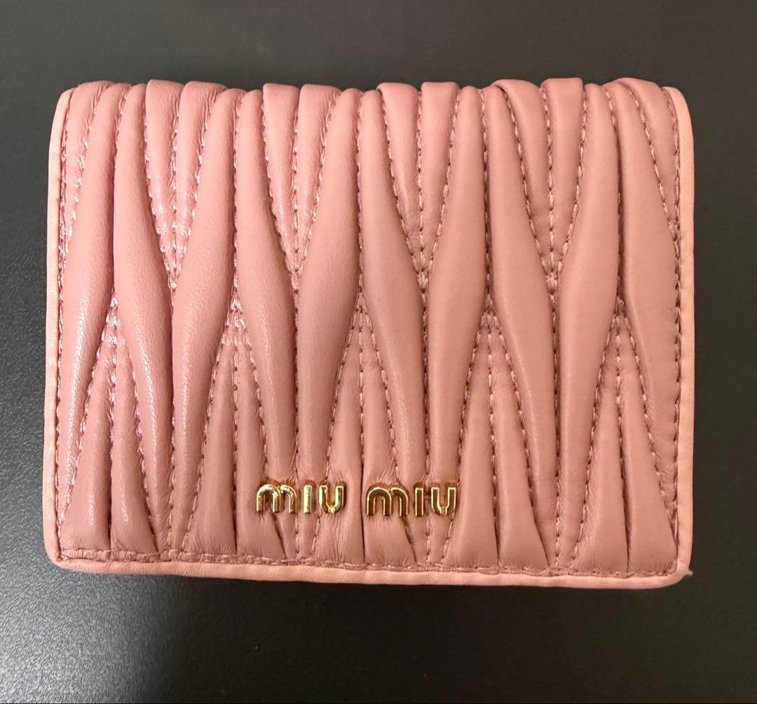 「美品」MIUMIU マテラッセ 二つ折り 財布 ピンク レザー