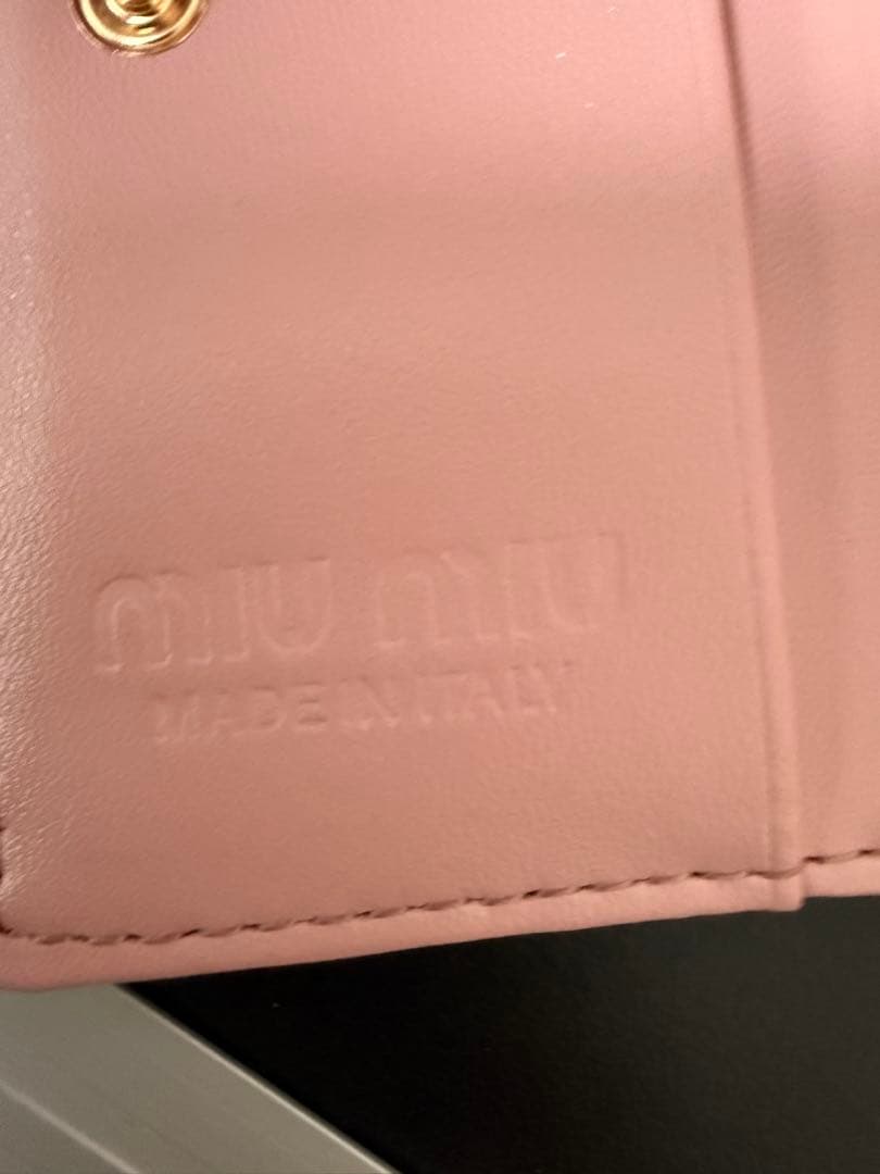 「美品」MIUMIU マテラッセ 二つ折り 財布 ピンク レザー