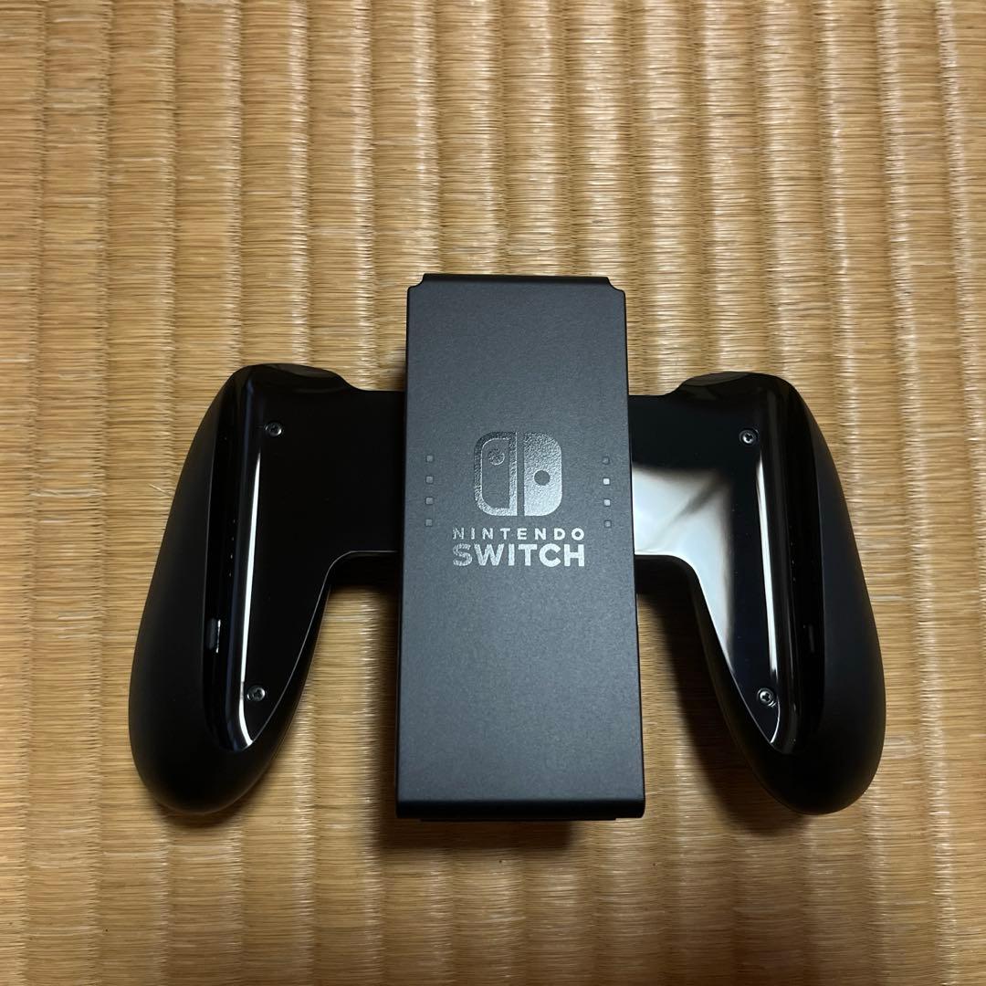 ニンテンドースイッチ(旧型)、ゲームソフト４種、コントローラー、ケースまとめ売り