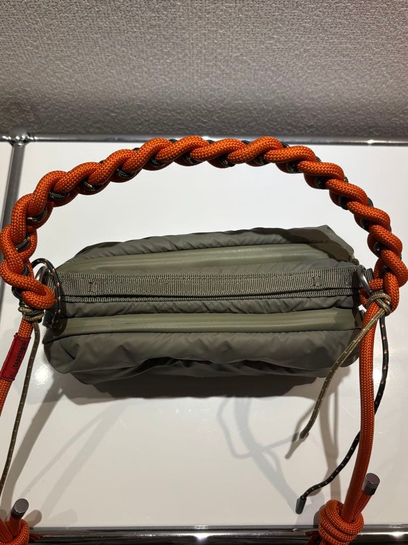 Topologie トポロジー　ボトルサコッシュ ショルダーストラップ　カーキ