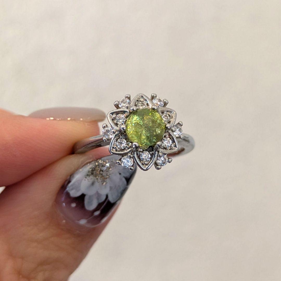 天然石スフェーン指輪リングスノーフレークフラワーデザイン シルバー10.5号