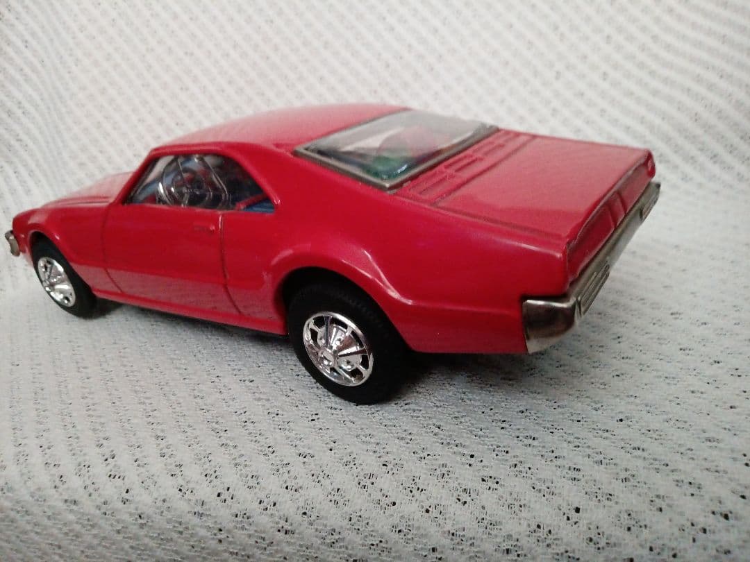 オールズモービル　アメ車TORNADO　太陽　日本製ブリキ美車27cm値下です