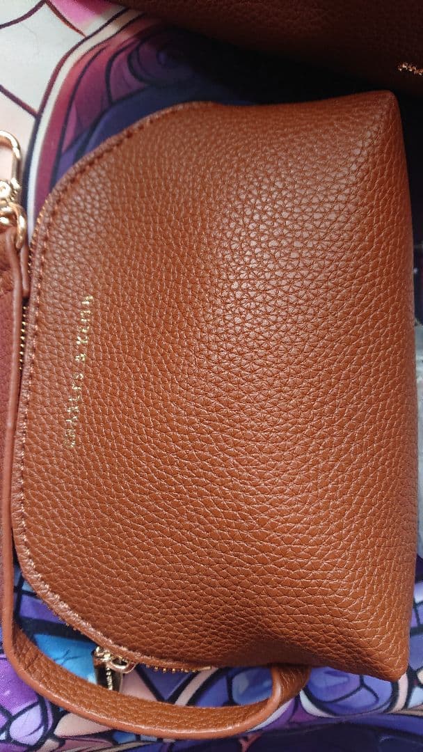 CHARLES & KEITH メタリックアクセントバケットバッグ チョコレート