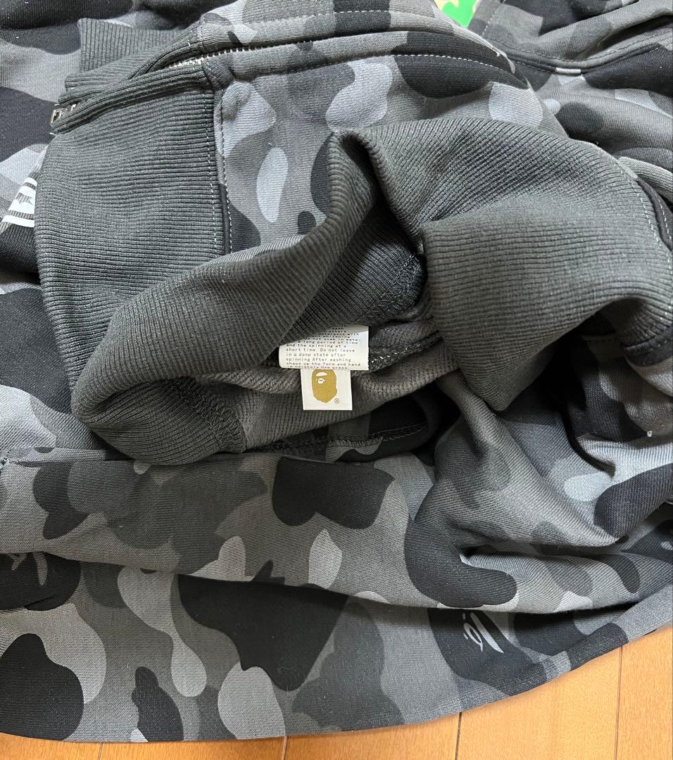 A BATHING APE カモフラージュシャークパーカー