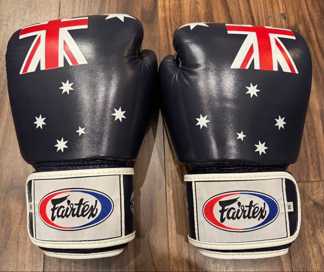 希少本革製 新品Fairtex ボクシンググローブ 16oz ライトブルー