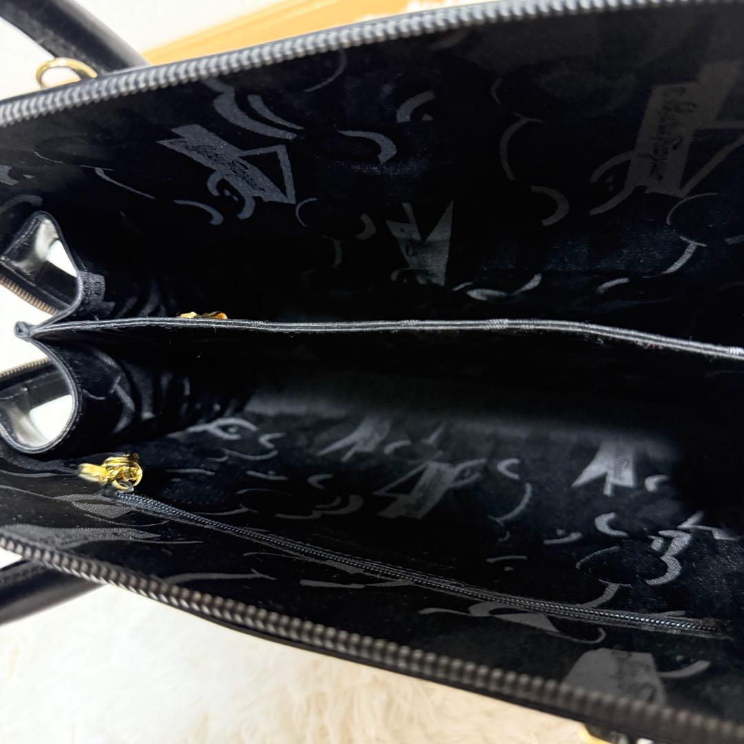 フェラガモ ダブルガンチーニ　ハンドバッグ　ゴールド金具　フォーマル　レザー