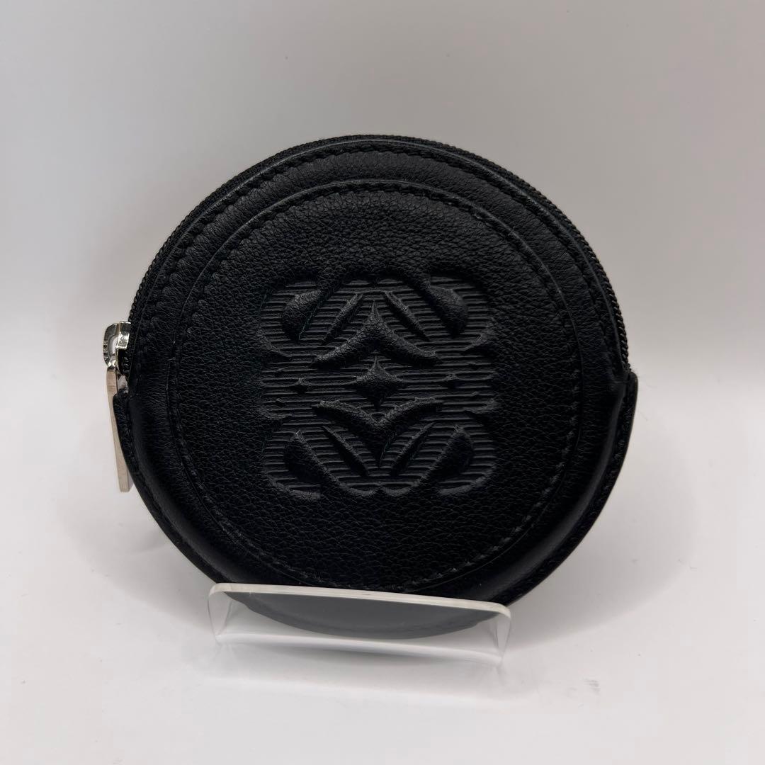 LOEWE ケース　アナグラム　ブラック　型押し　エンボス　丸型　ロゴ