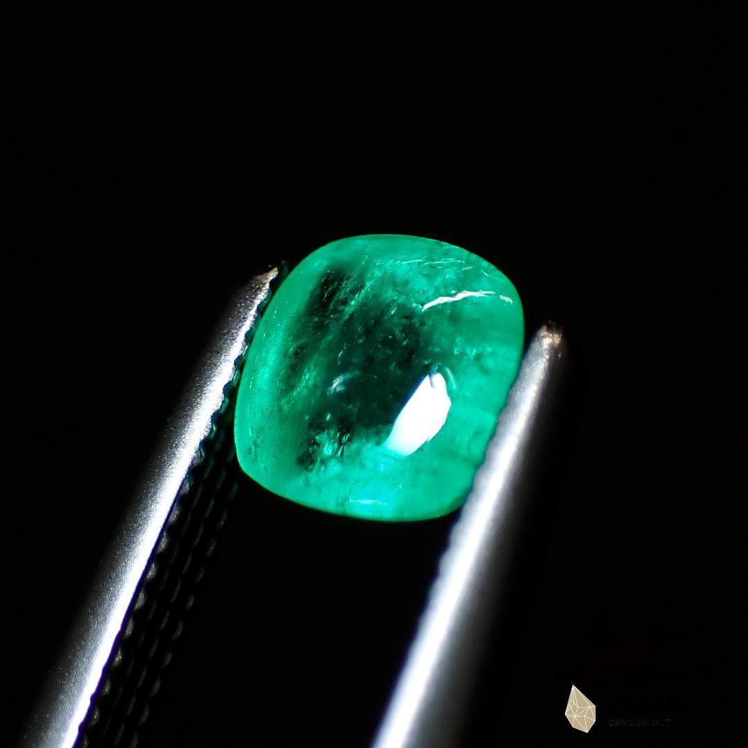 天然エメラルド0.47ct【コロンビア】★シュガーローフカット★