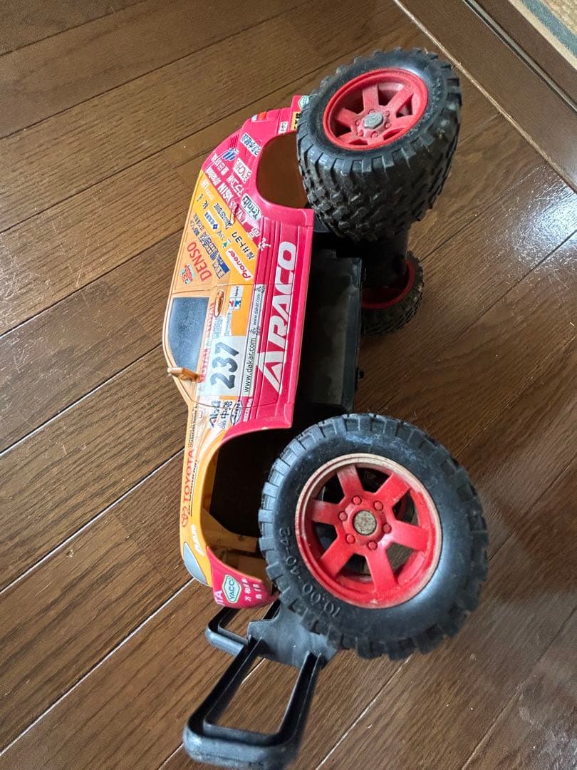 トヨタ　ランドクルーザー１００　ジャンク品　ラジコン　４✖️４　1／１８スケール