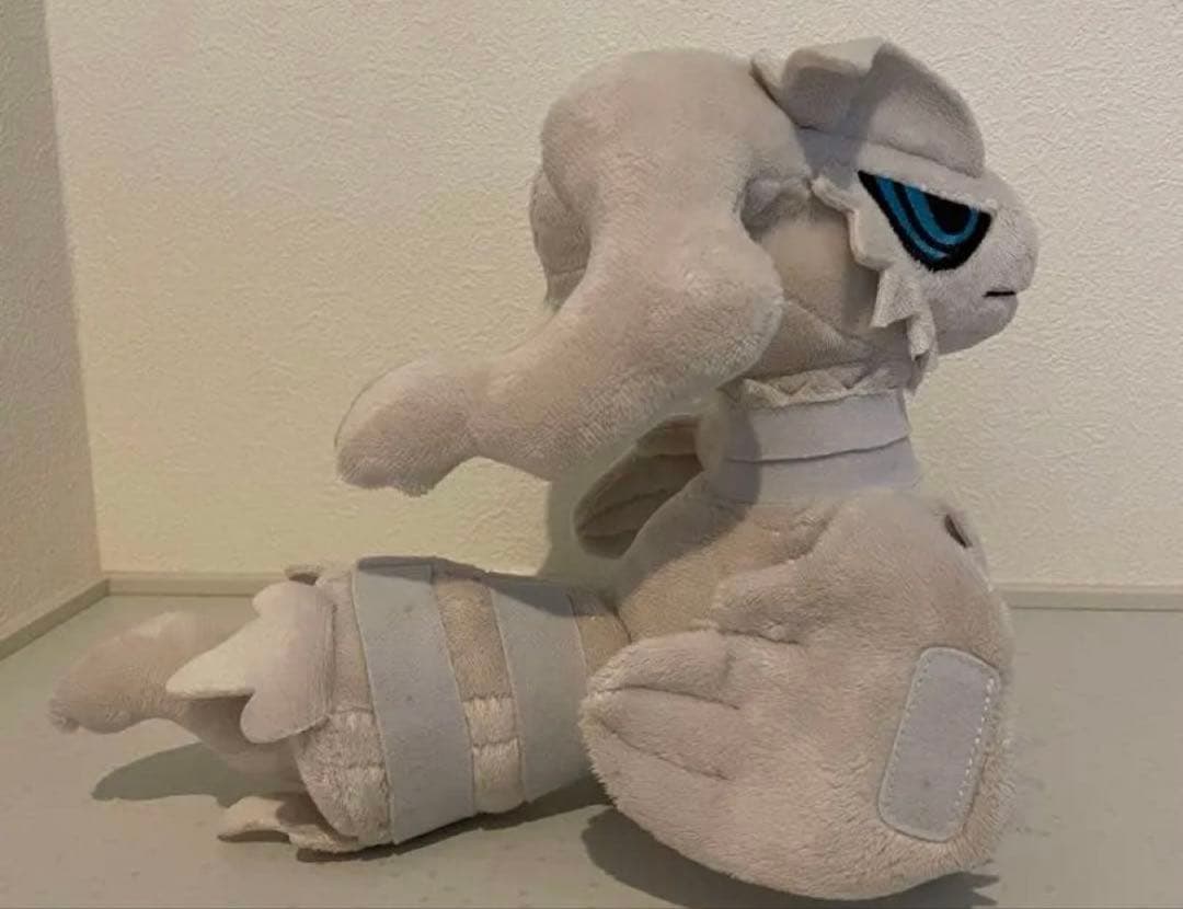 ポケモン　ポケドール　レシラムドール　ぬいぐるみ　ポケモンセンター