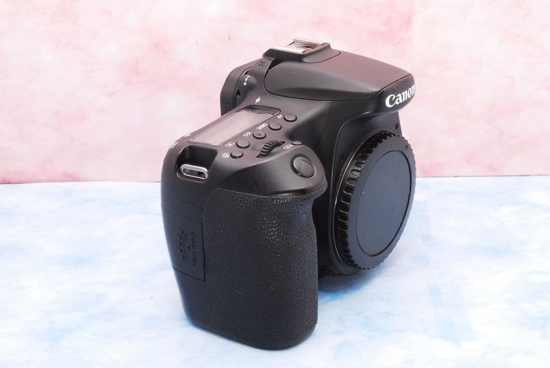 ✨キャノン EOS 70D☆一眼レフカメラ☆手ぶれ補正レンズ☆Wi-Fi