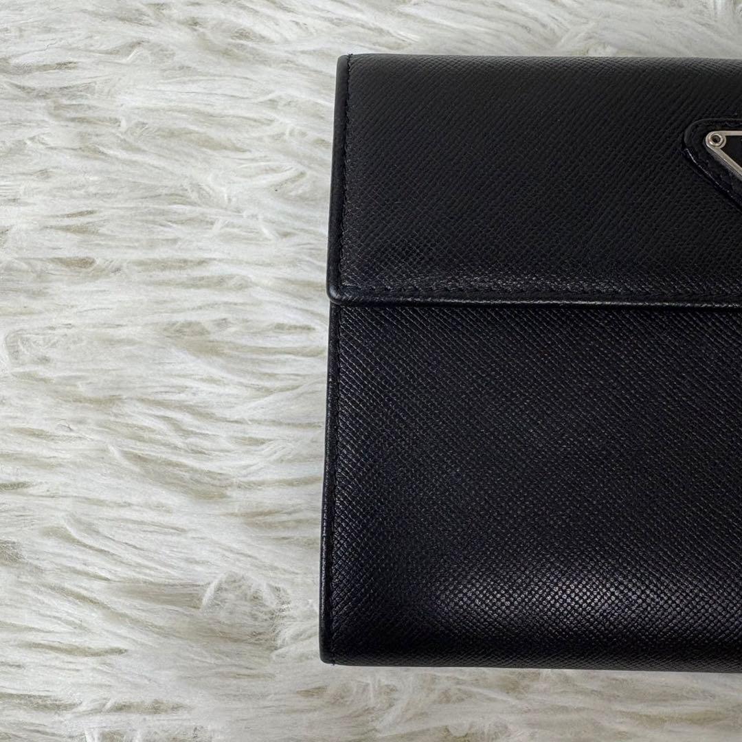 未使用級✨PRADA プラダ 三つ折り財布 三角ロゴプレート サフィアーノ 黒