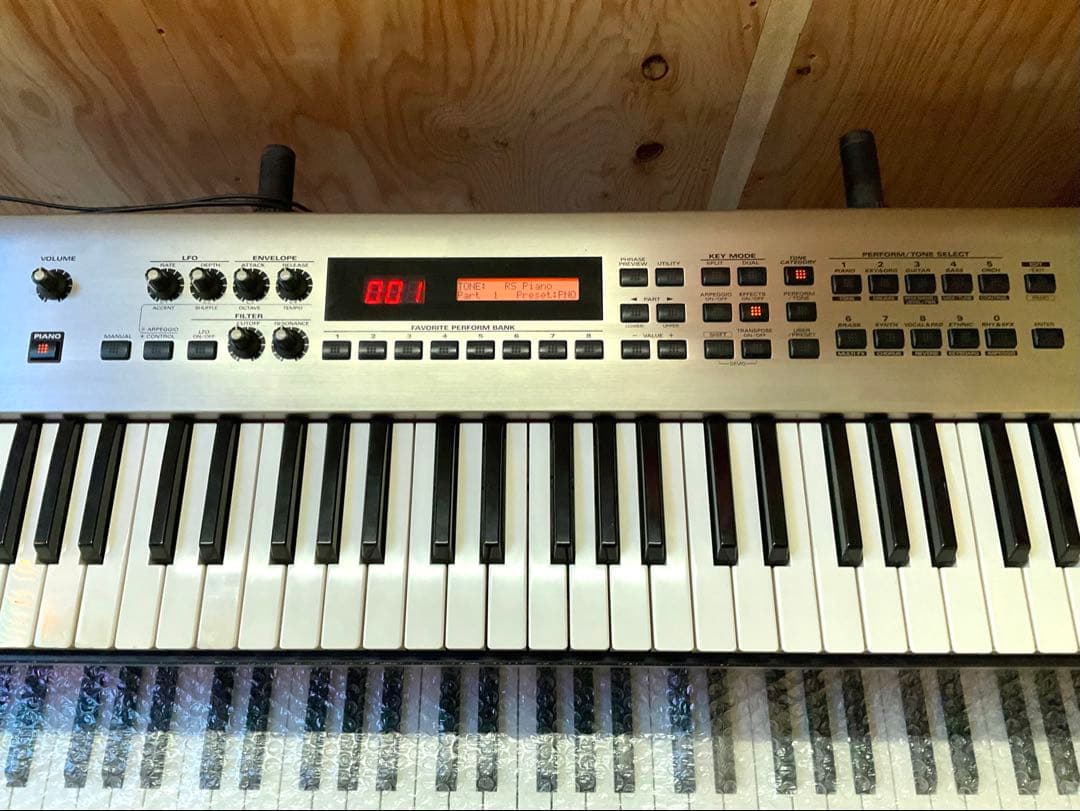 Roland RS-9 64 Voice Synthesizer