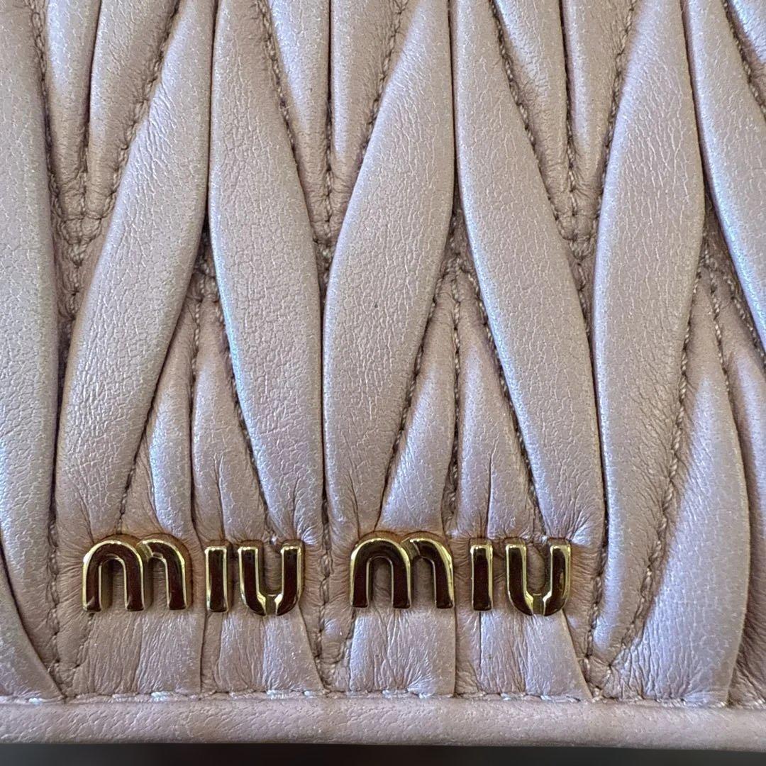 miu miu 淡いピンク 二つ折り財布