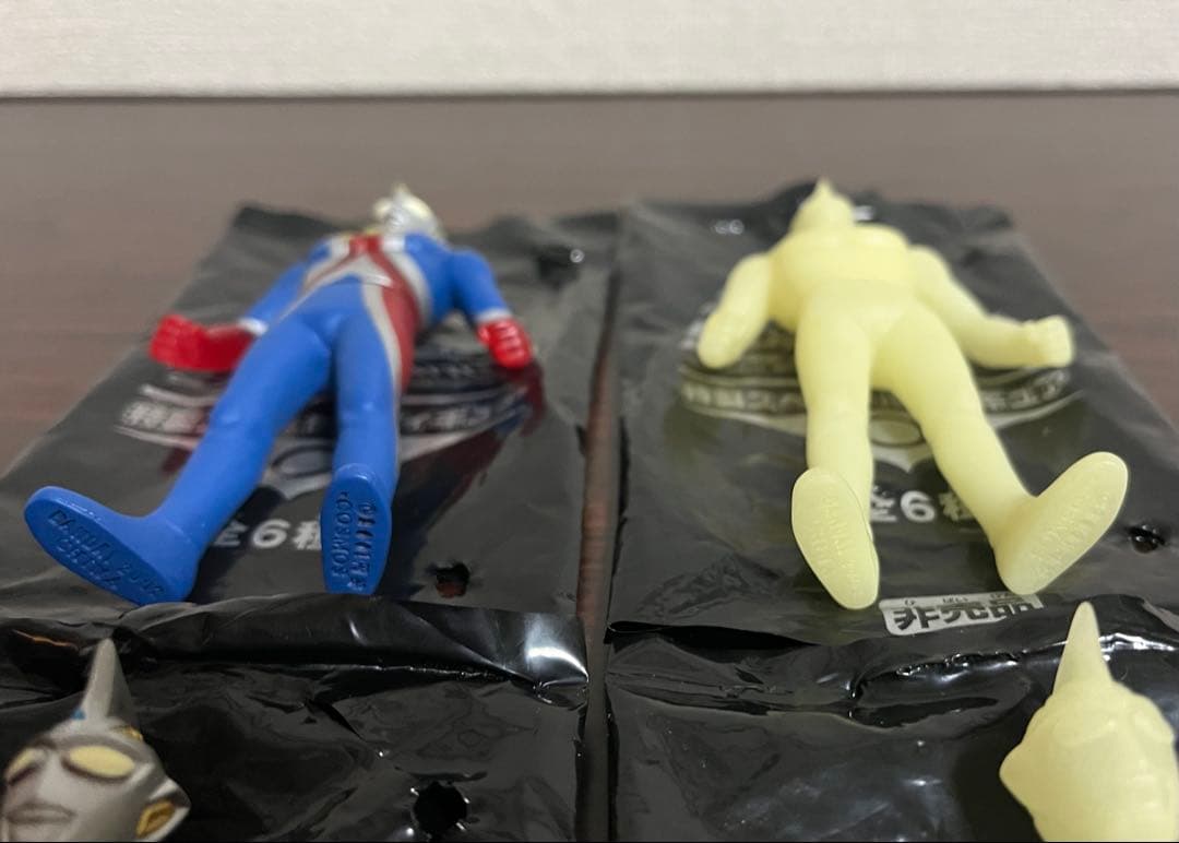 ウルトラマンコスモス ジャスティス 蓄光 クリアレッド 前売り券特典