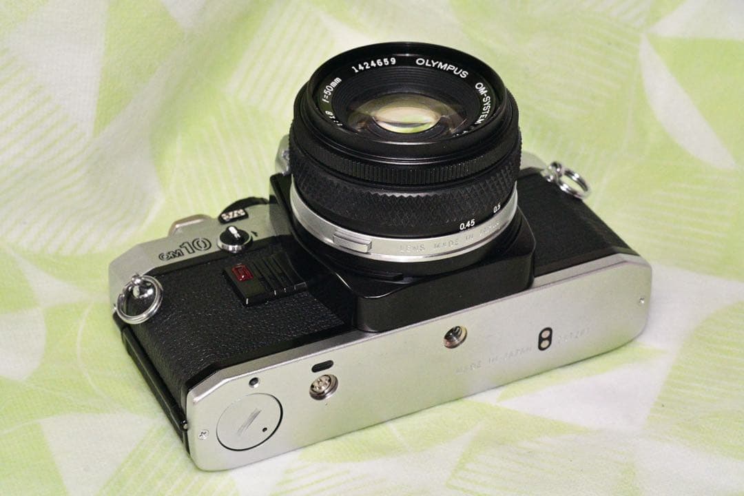 《極美品》OLYMPUS OM10+標準レンズ+付属品多数　a409