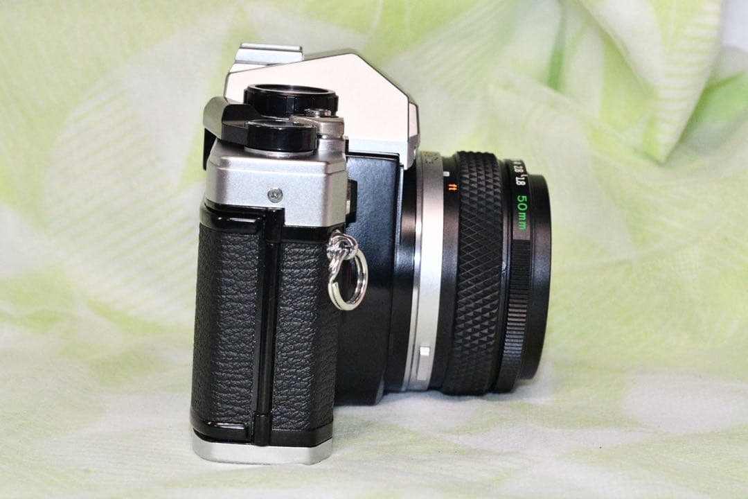 《極美品》OLYMPUS OM10+標準レンズ+付属品多数　a409