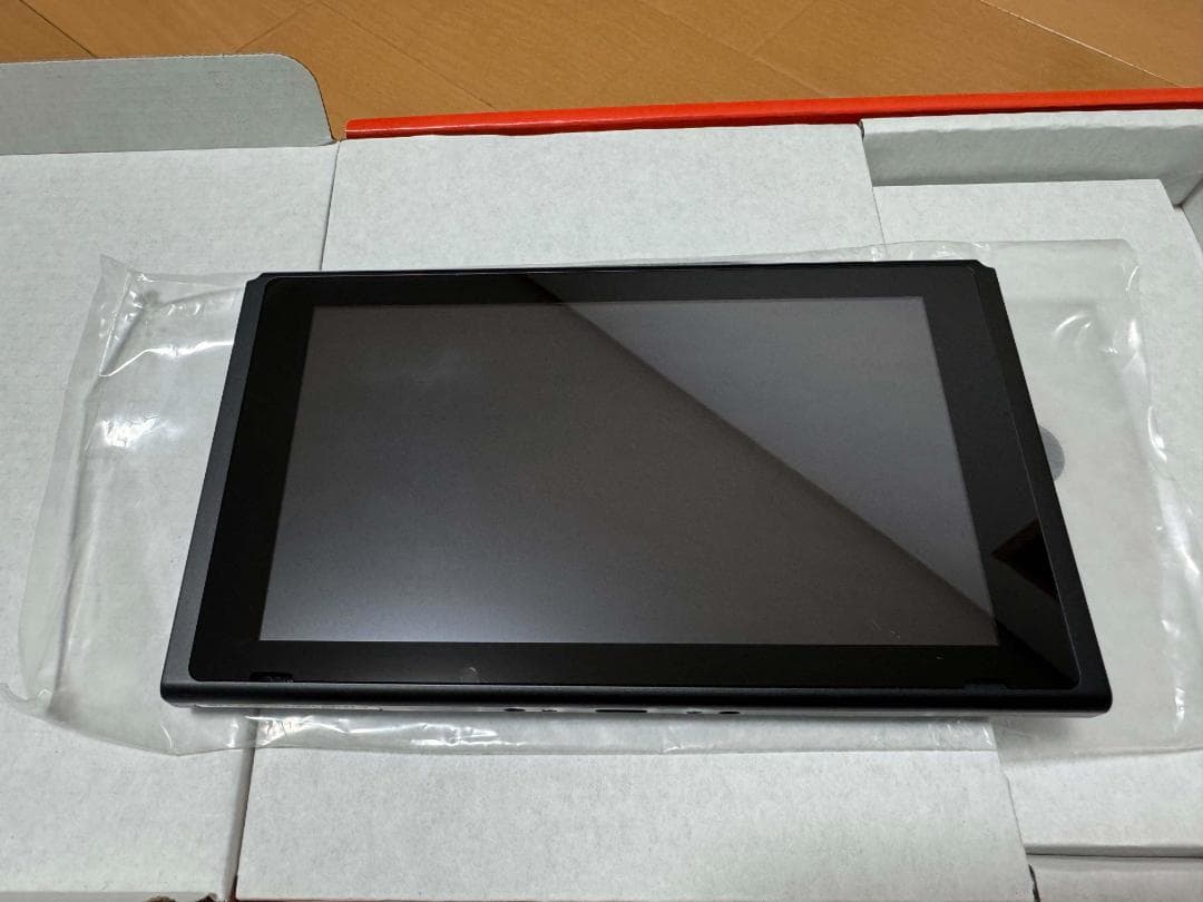 ゆ*様 【美品】Switch本体 (23年購入) ＋ ゼルダの伝説 ティアキン