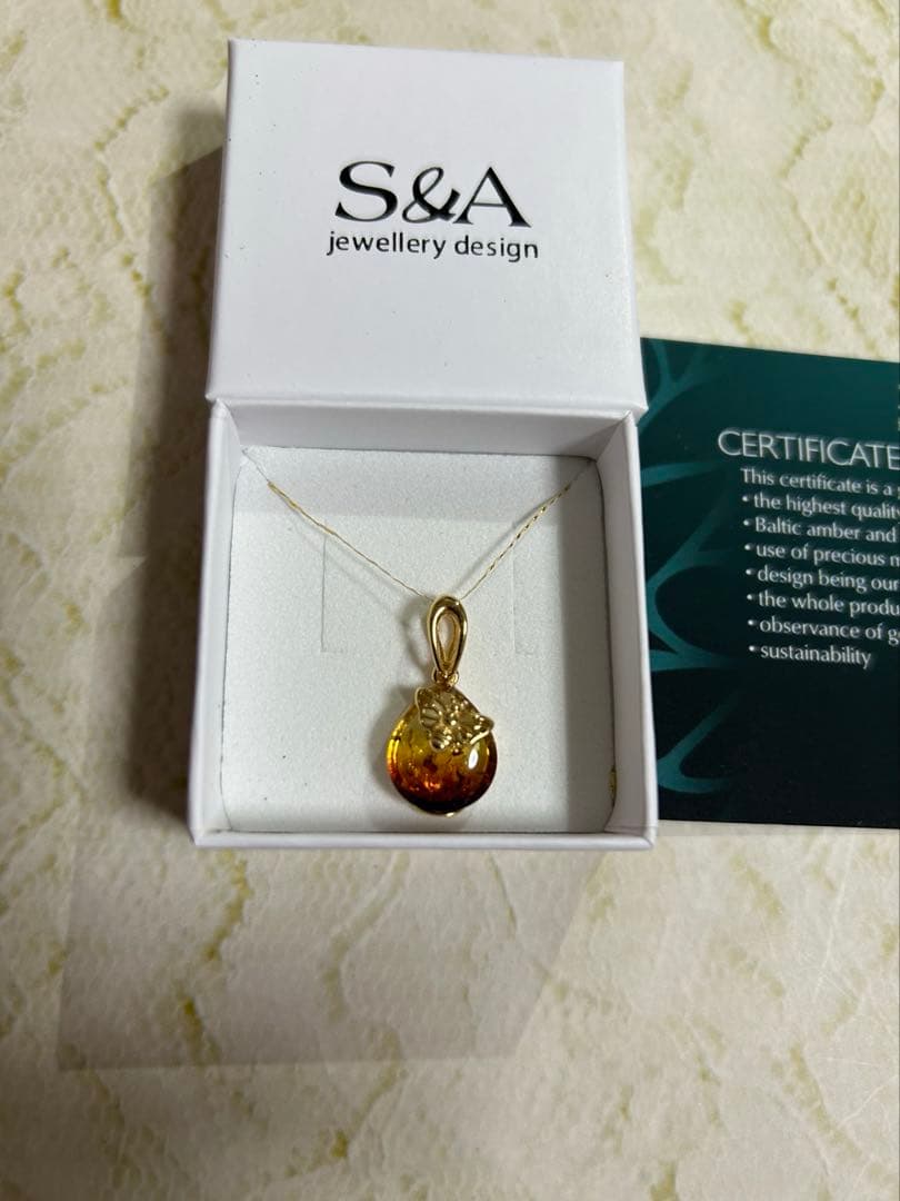 関西万博 ポーランド 琥珀 アンバー ペンダントトップ サンライズ 蜂