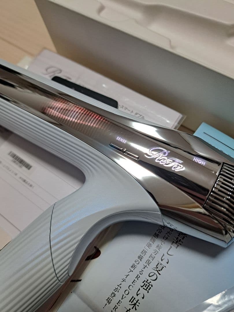 リファ ドライヤースマートW ダブル Refa 2024年製　海外対応　ホワイト