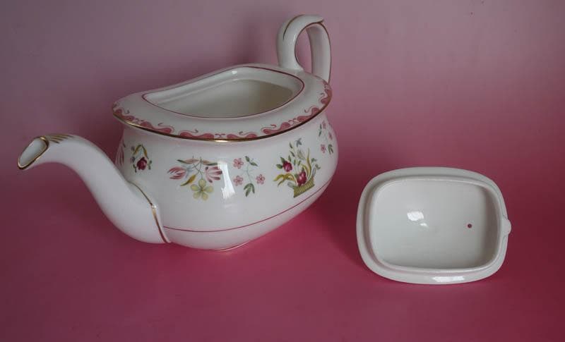 ウェッジウッド ビアンカ ラージ ティーポット 英国製 容量1200m 2471