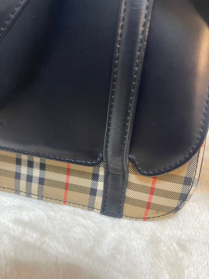 Burberry レザー ハンドバッグ 黒/ベージュ