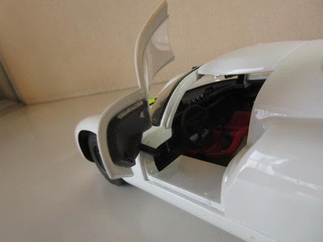 特価 exoto (1/18) ポルシェ 910 #19