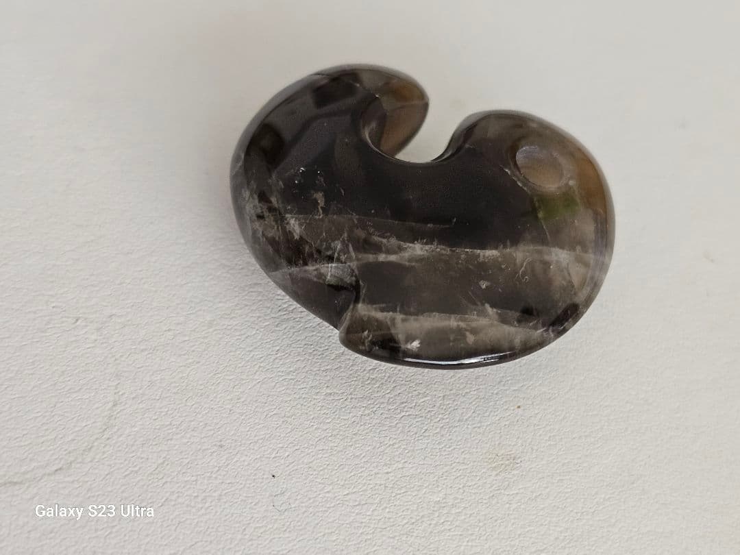 黒平産黒水晶　飛龍勾玉　産地証明書付き