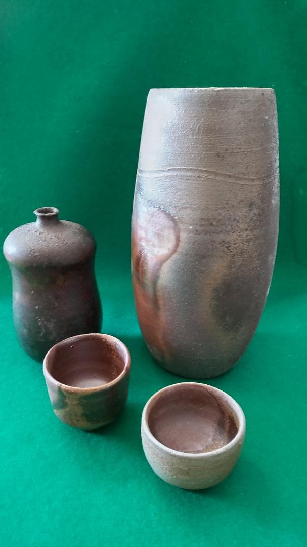 新春希望額セール‼ぐい呑み2個付♦備前焼花入徳利セット