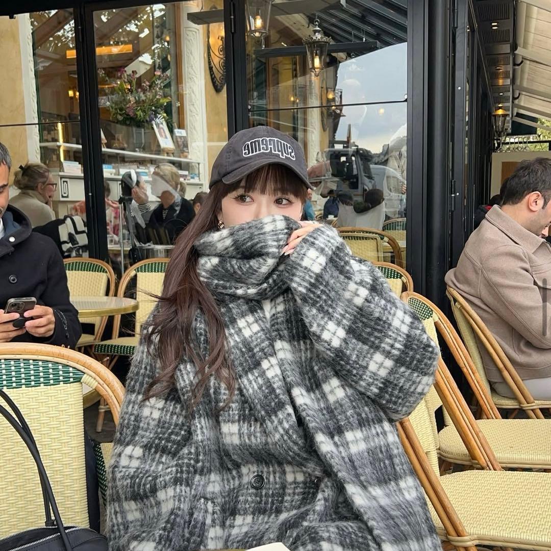 The toe Marksburg Plaid Coat