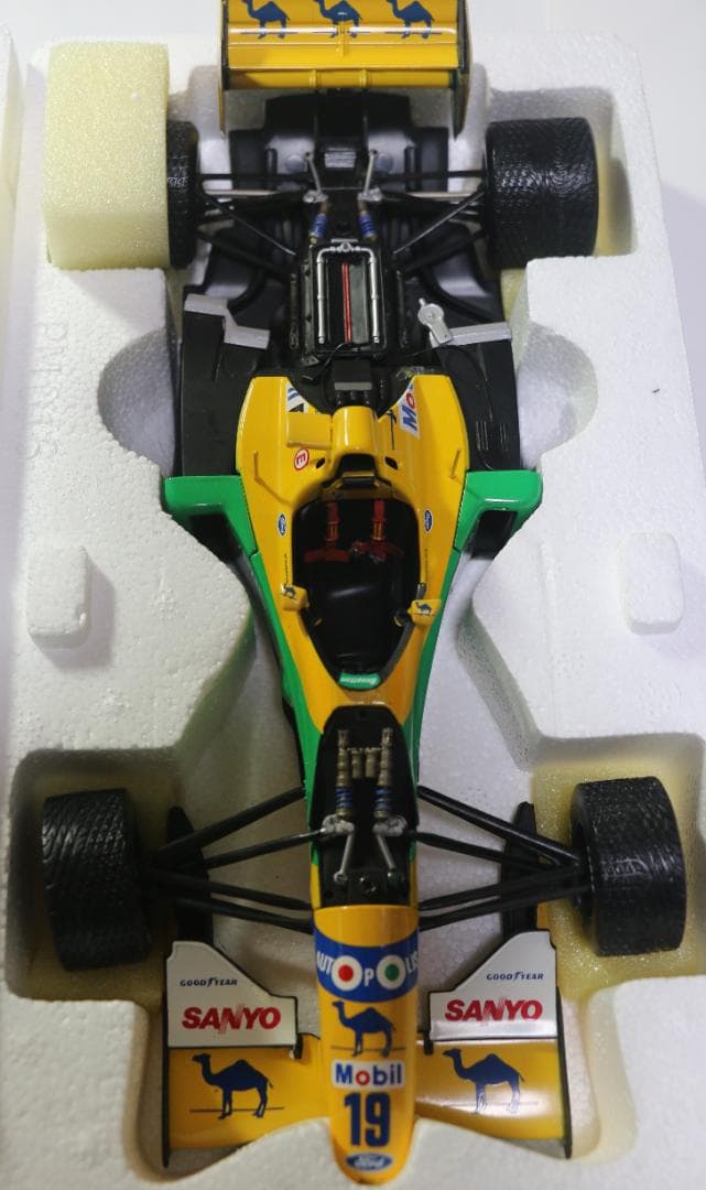 貴重ビックスケール１／1８　ベネトン・フォードＢ１９２　シューマッハコレクション