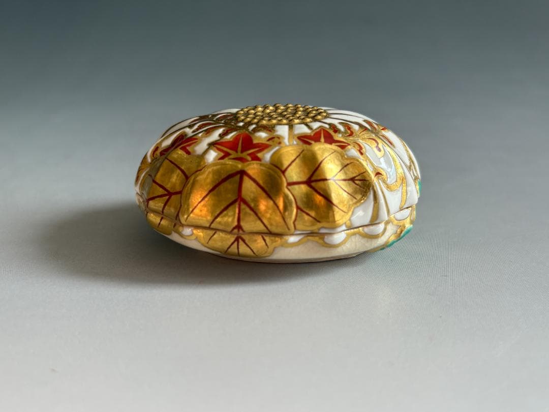 根付 獅子と玉 天然素材 銘「松山」 根付 獅子と玉 天然素材 銘「松山