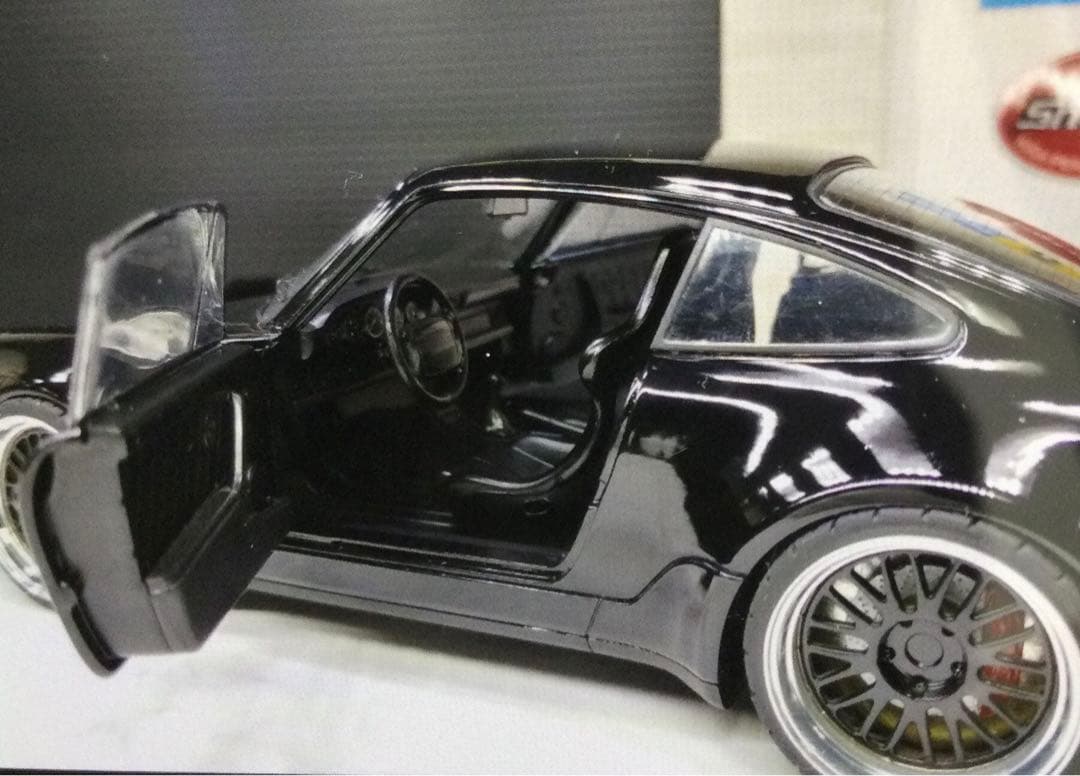 ソリド1/18ポルシェ911(964)Turbo3,6 1990 ブラック