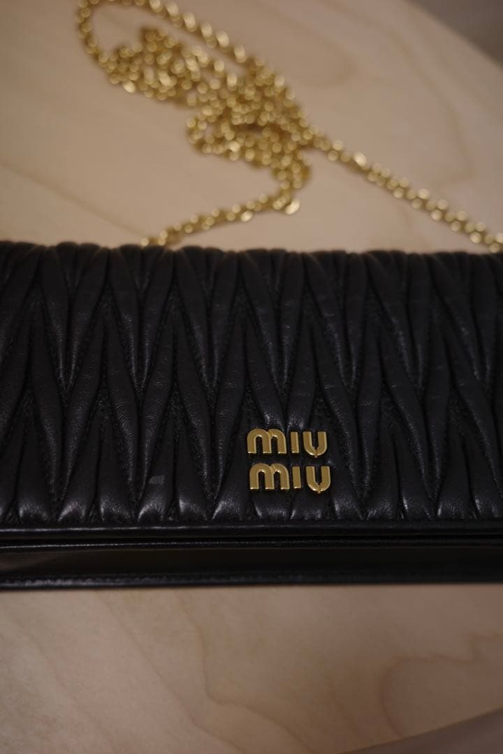 miu miu 黒 レザー ショルダーウォレット